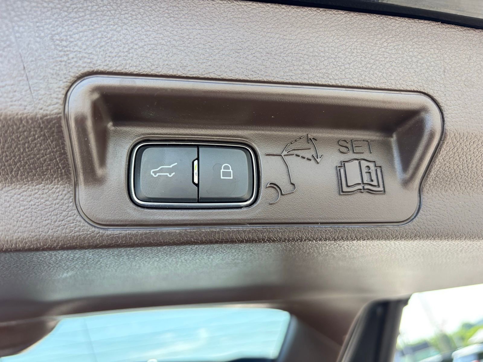 Used 2022 Ford Explorer King Ranch w/ Class IV Trailer Tow Package AWD/4WD image 23