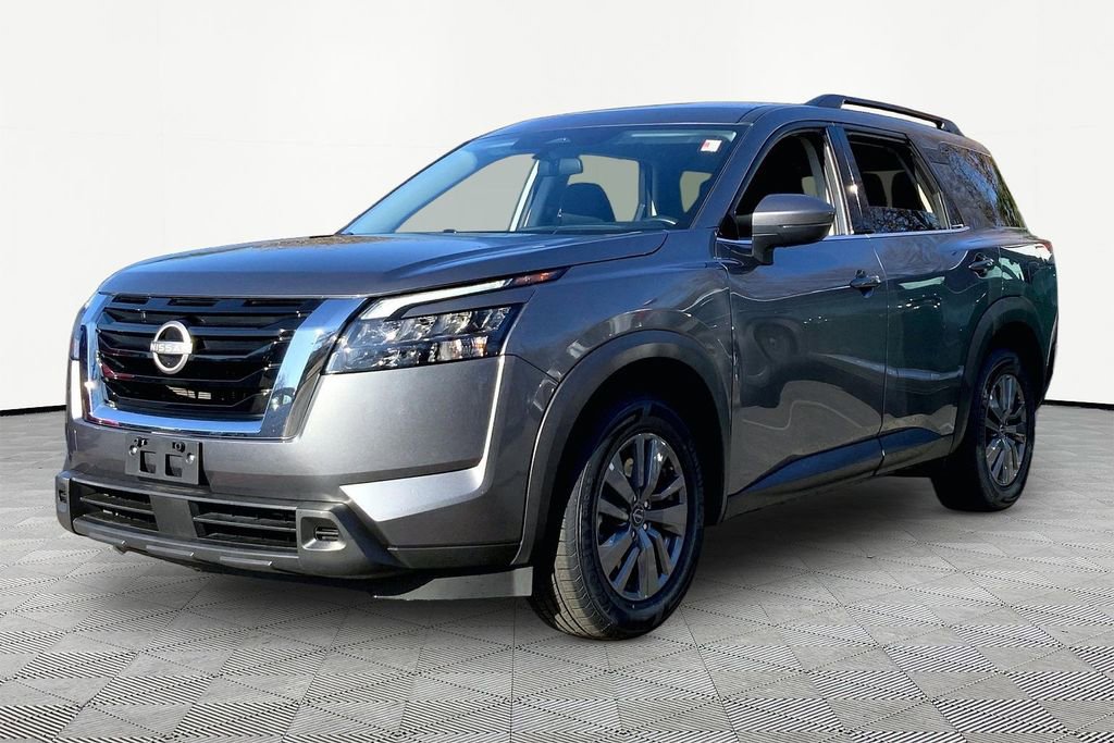 Used 2024 Nissan Pathfinder SV image 3