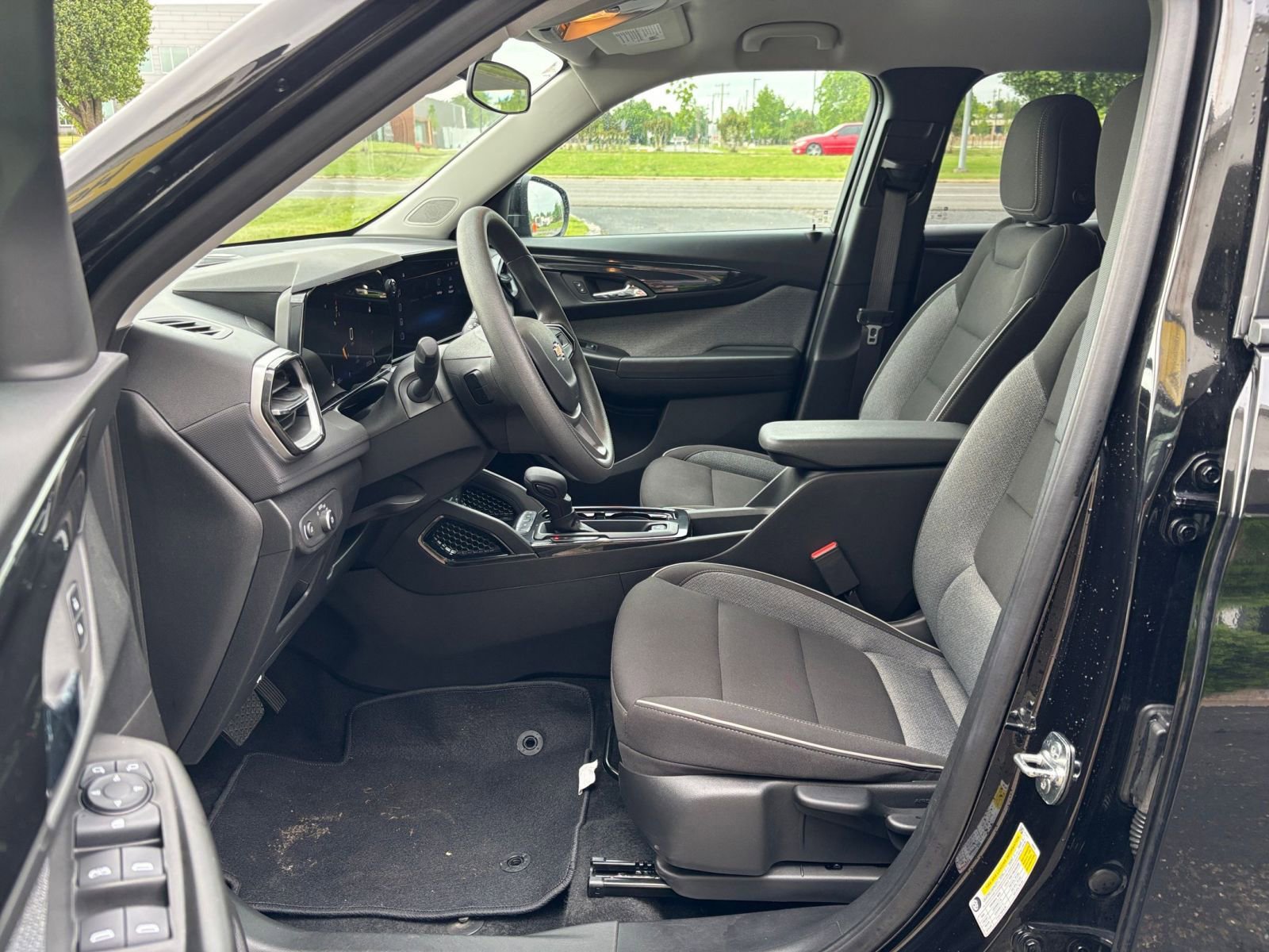 Used 2025 Chevrolet TrailBlazer LT FWD image 25
