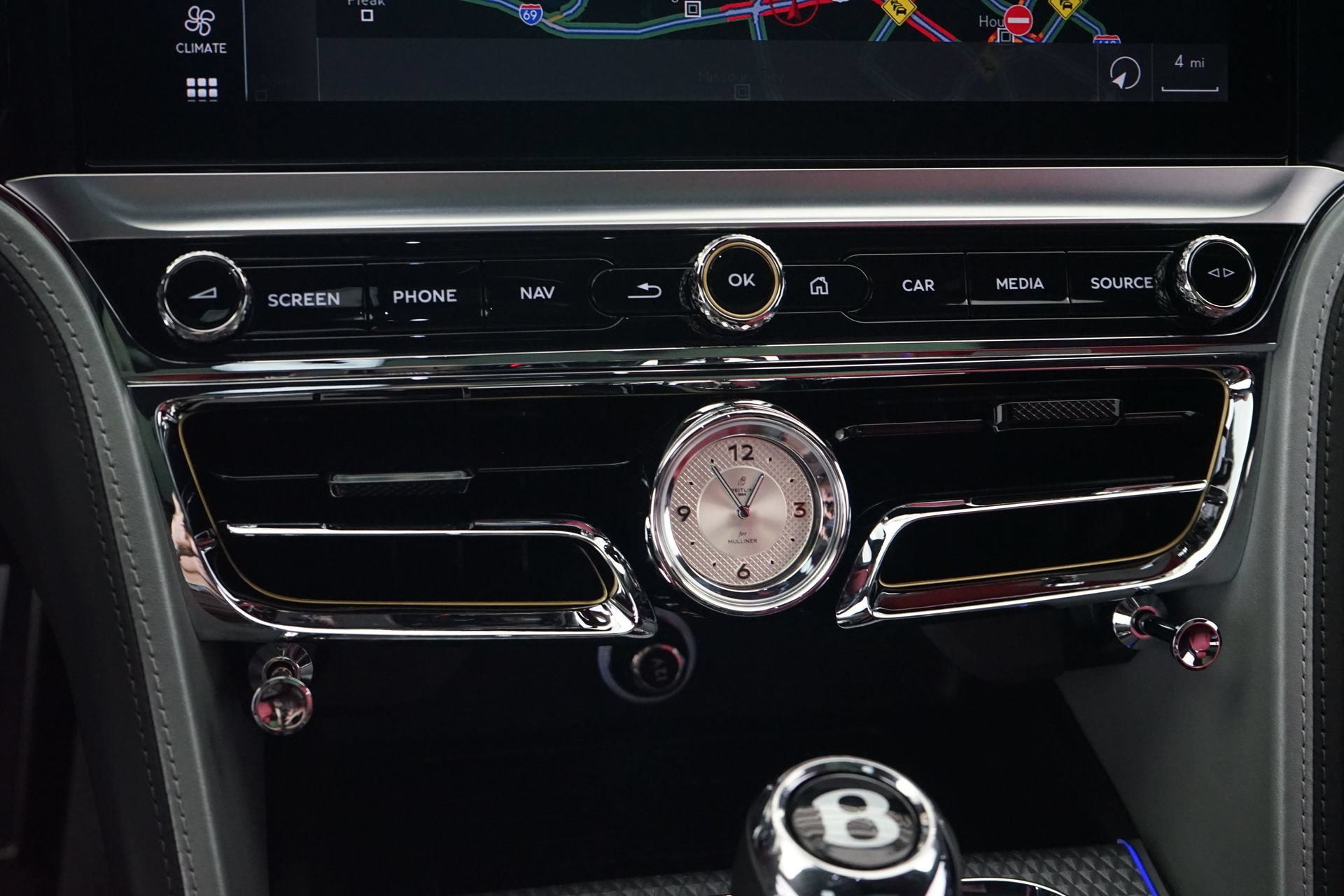 Used 2022 Bentley Flying Spur Plug-In Hybrid AWD/4WD image 19
