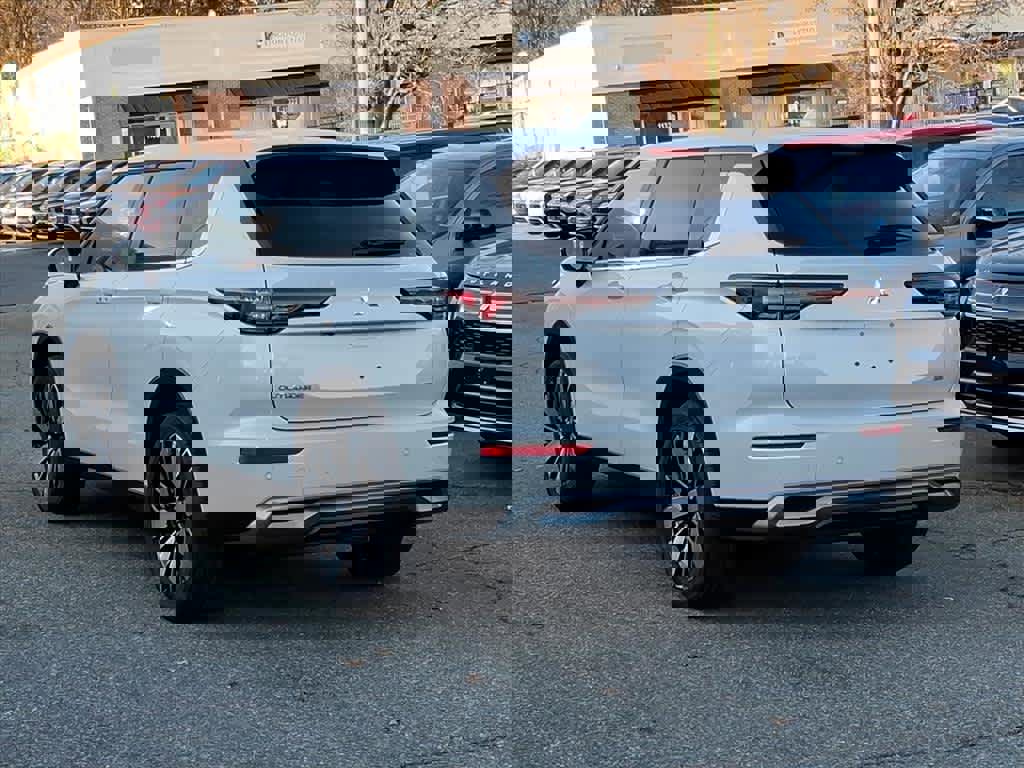 New 2026 Mitsubishi Outlander SE image 3