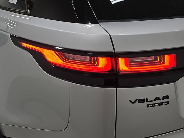 Used 2018 Land Rover Range Rover Velar R-Dynamic SE AWD/4WD image 32