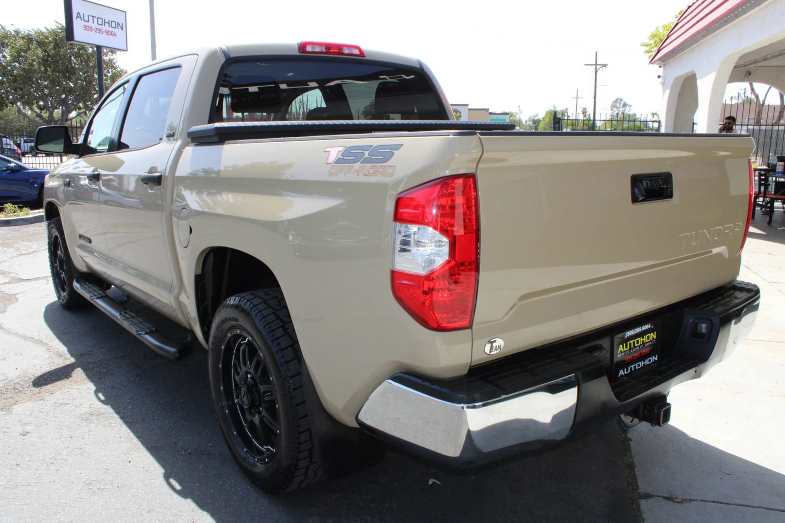 Used 2017 Toyota Tundra SR5 w/ SR5 Upgrade Package image 6
