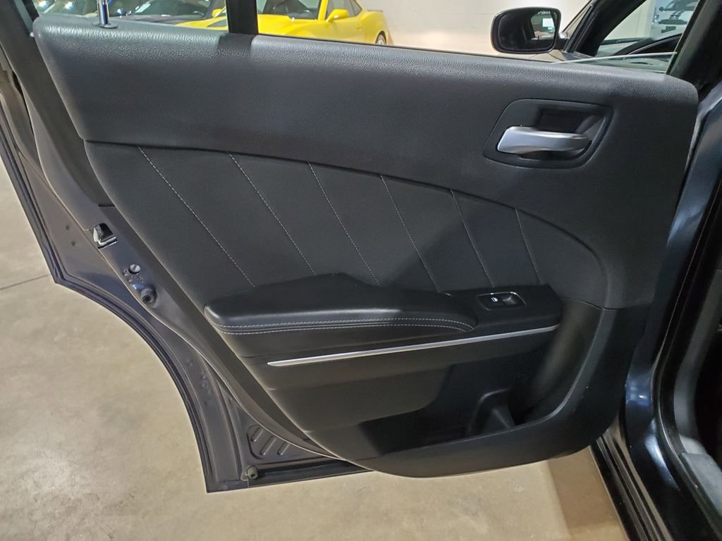 Used 2018 Dodge Charger R/T w/ Navigation & Travel Group image 24