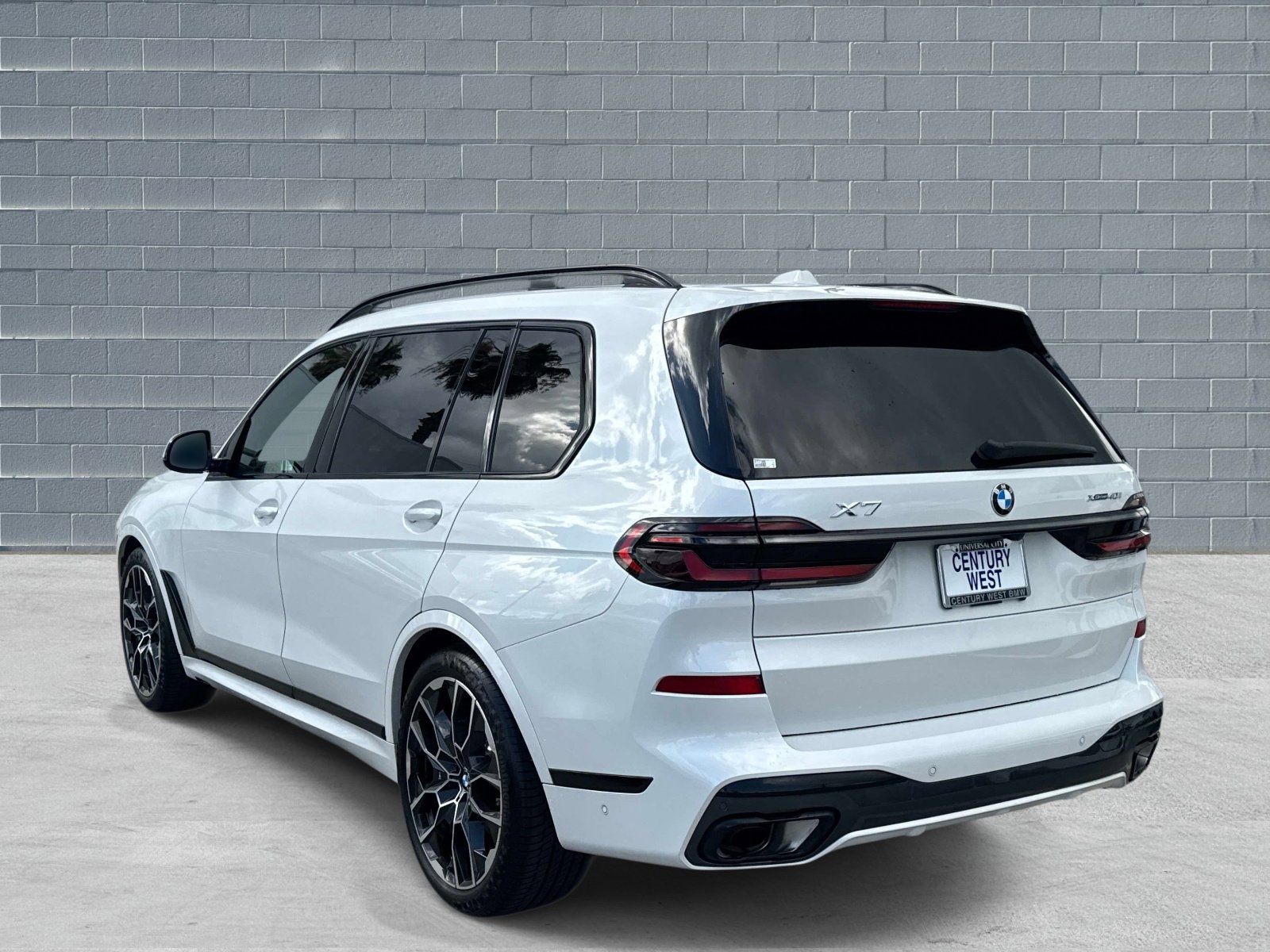 Used 2024 BMW X7 xDrive40i AWD/4WD image 3