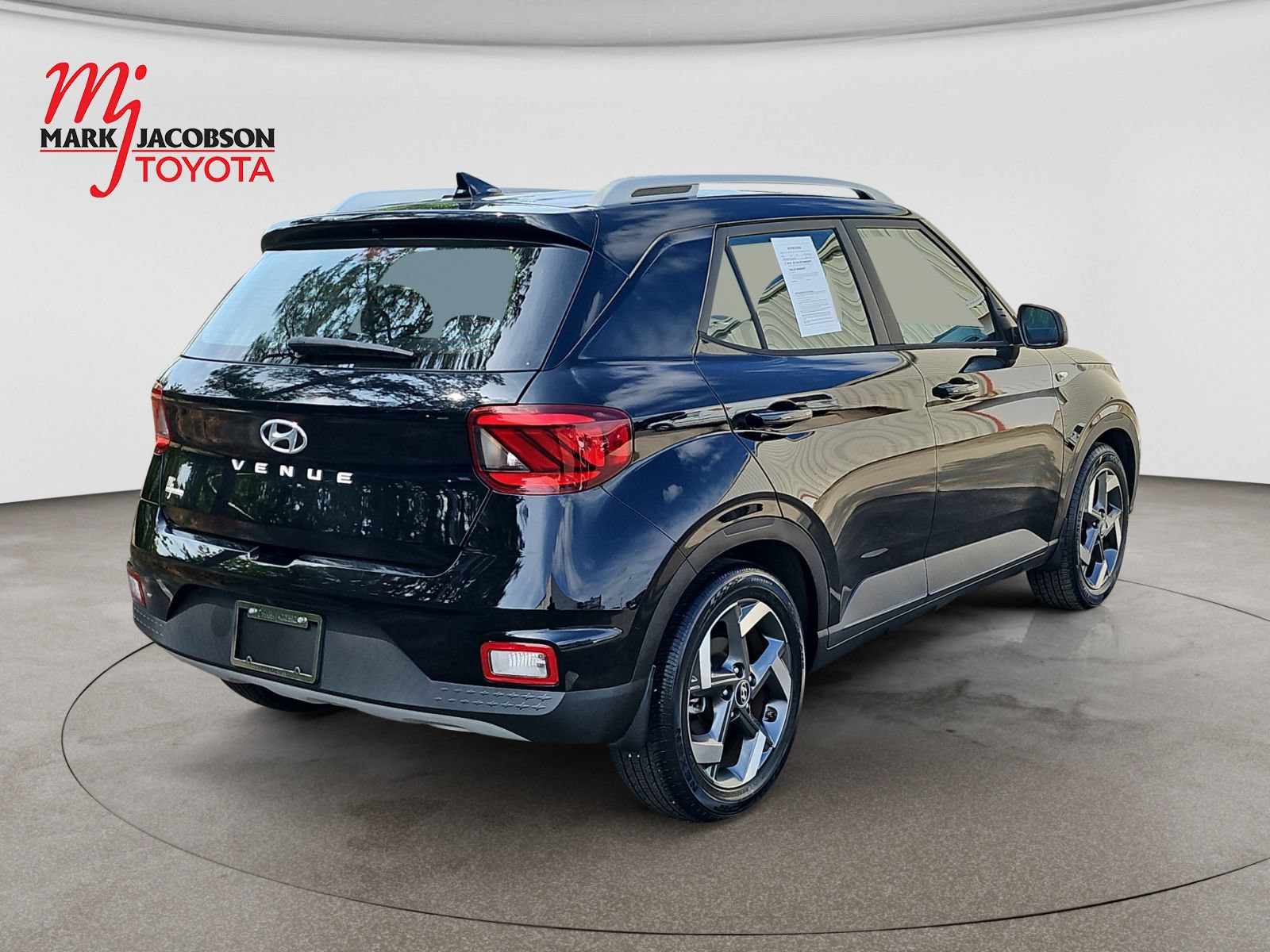 Used 2022 Hyundai Venue SEL FWD image 5