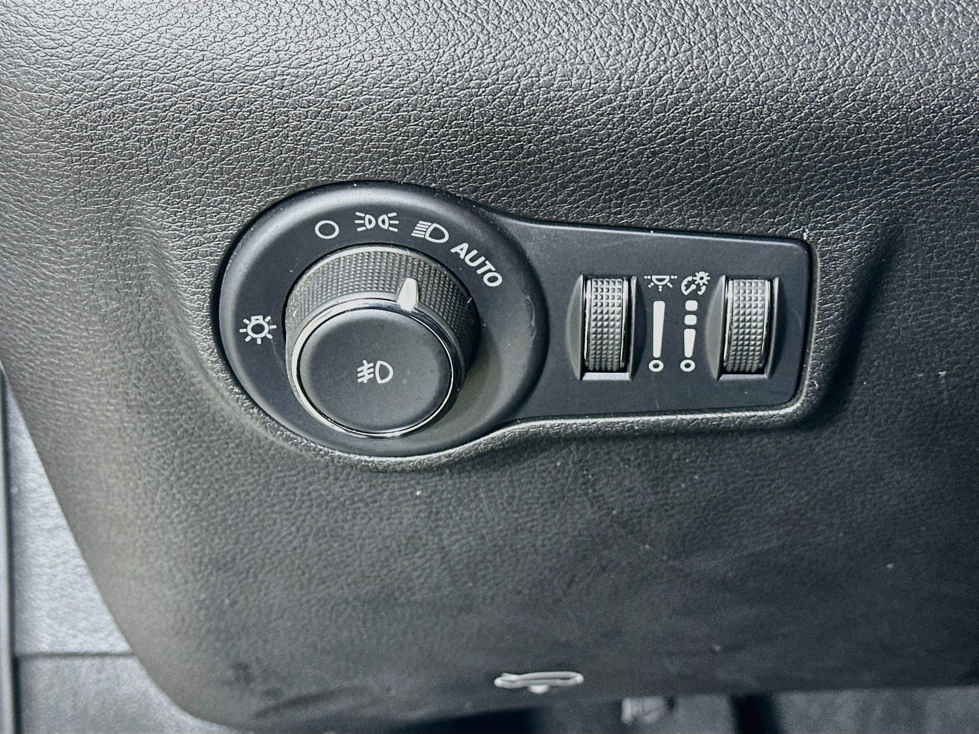 Used 2022 Jeep Compass Latitude w/ Sun and Sound Group AWD/4WD image 10