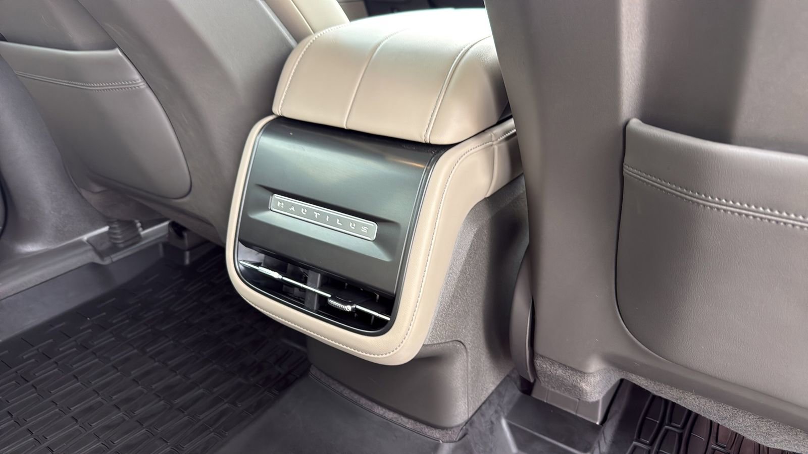 Certified 2024 Lincoln Nautilus Premier AWD/4WD image 28