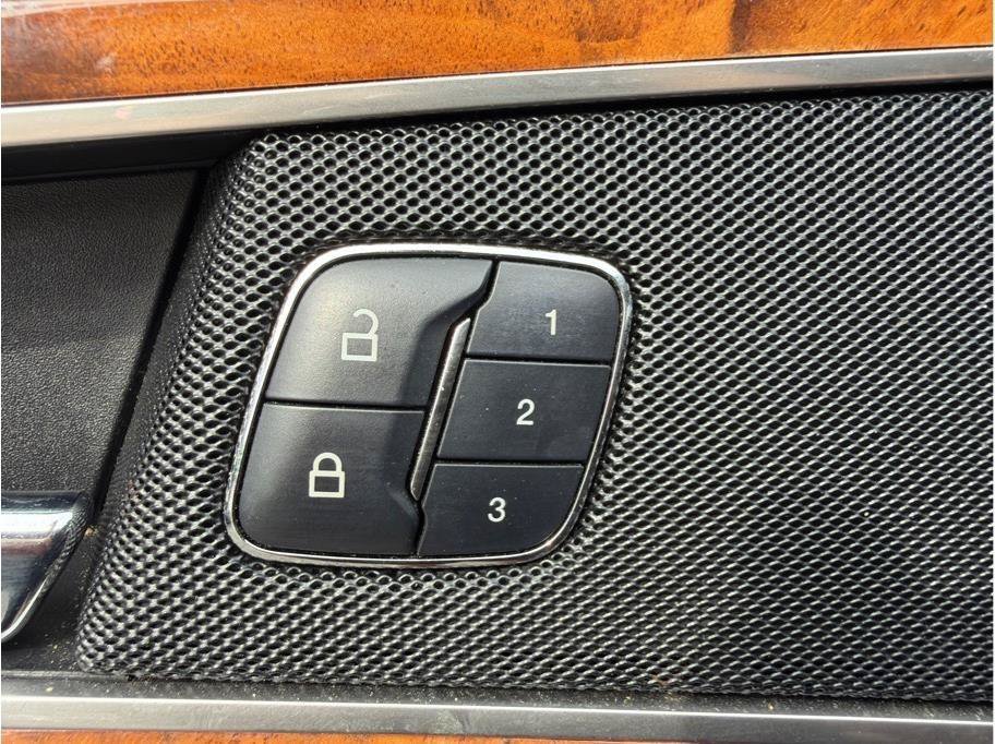 Used 2017 Lincoln MKX Reserve w/ Lincoln MKX Climate Package FWD image 11