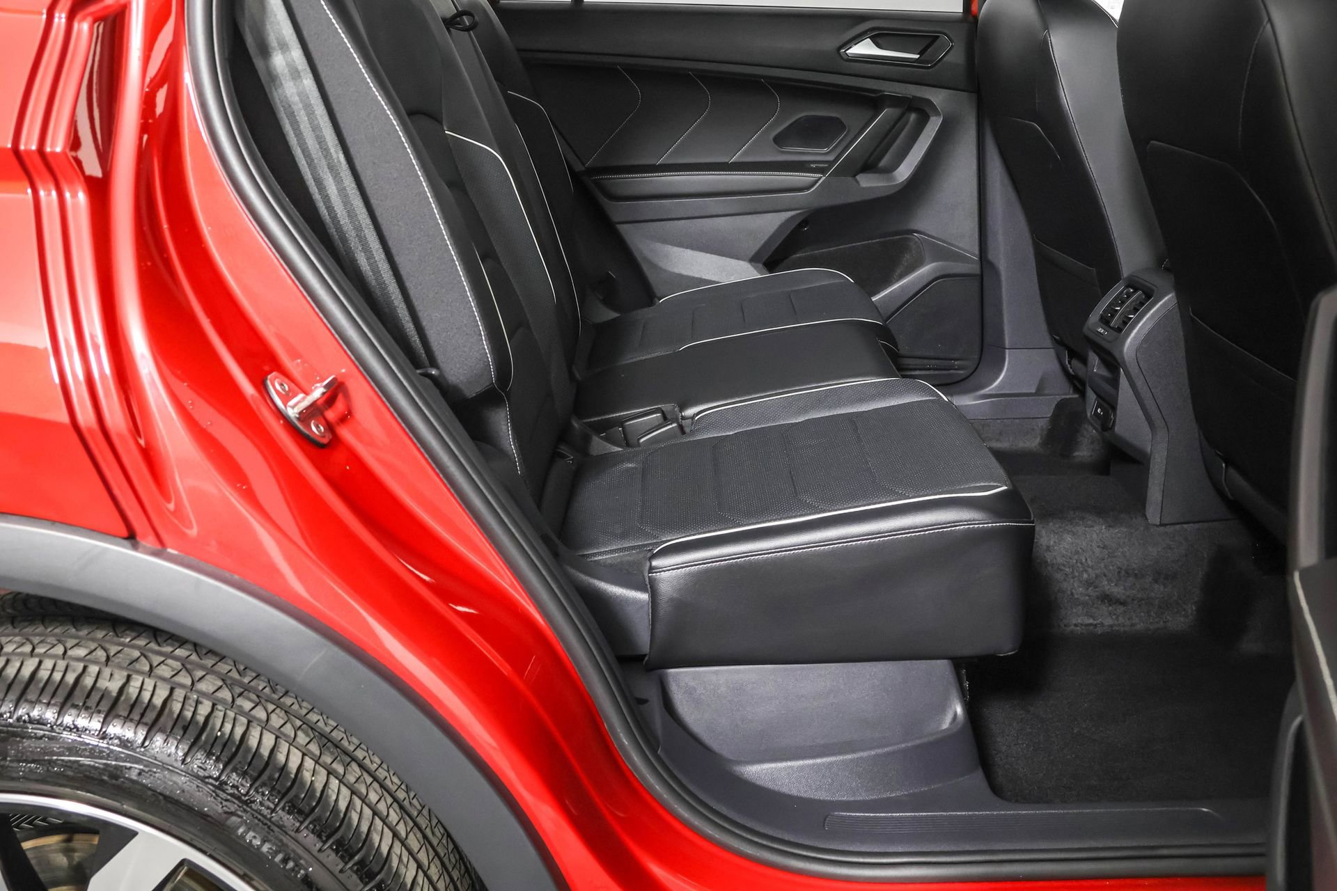 Used 2024 Volkswagen Tiguan SEL R-Line image 41