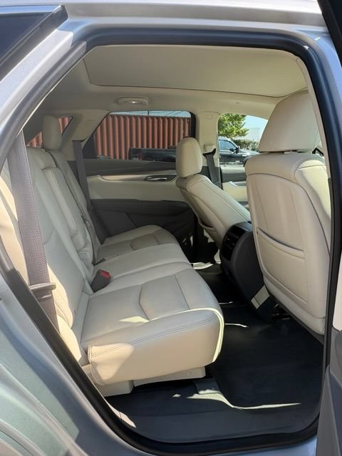 Used 2017 Cadillac XT5 Luxury w/ Driver Awareness Package FWD image 18