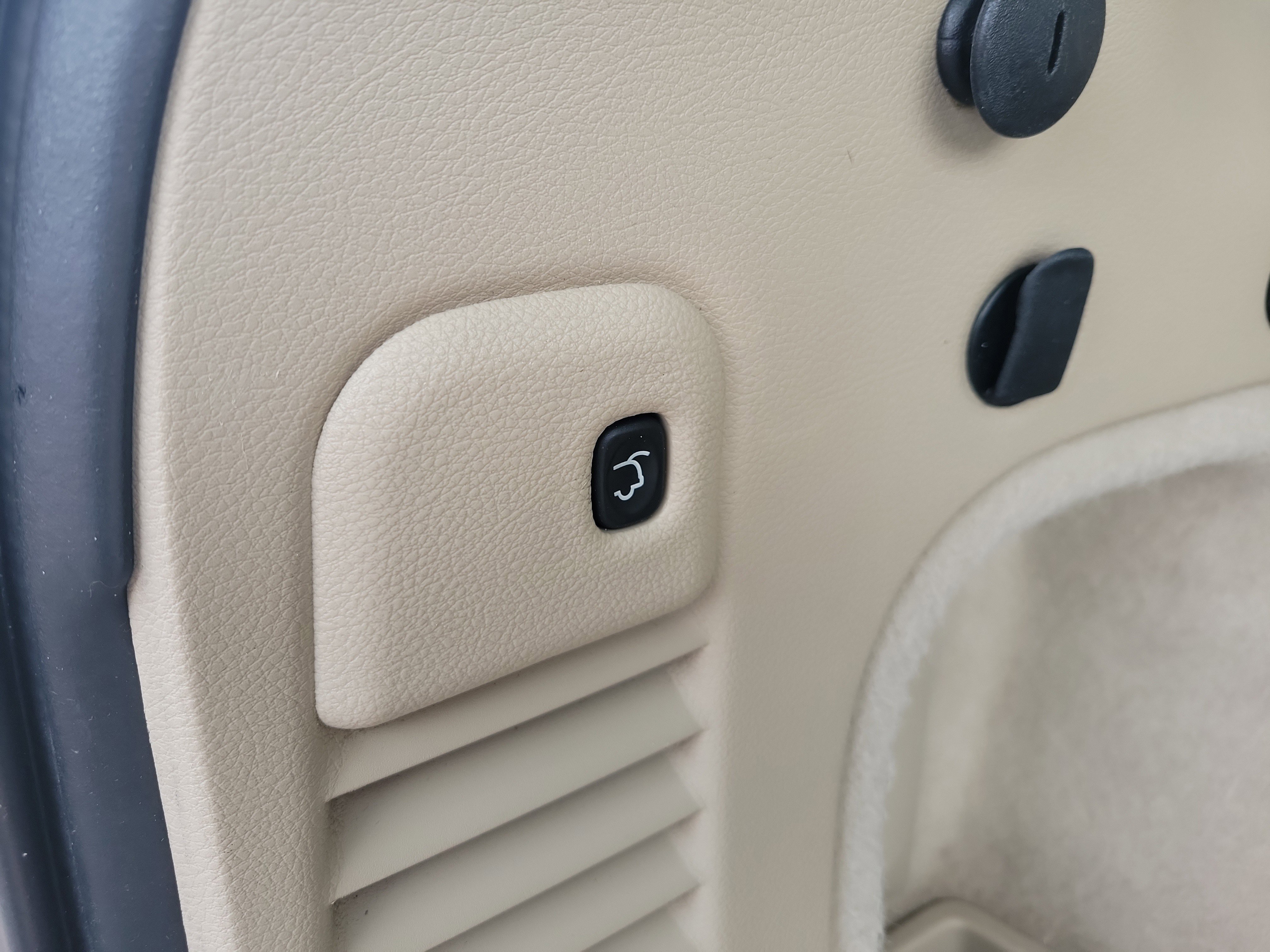 Used 2017 Jeep Grand Cherokee Overland image 15