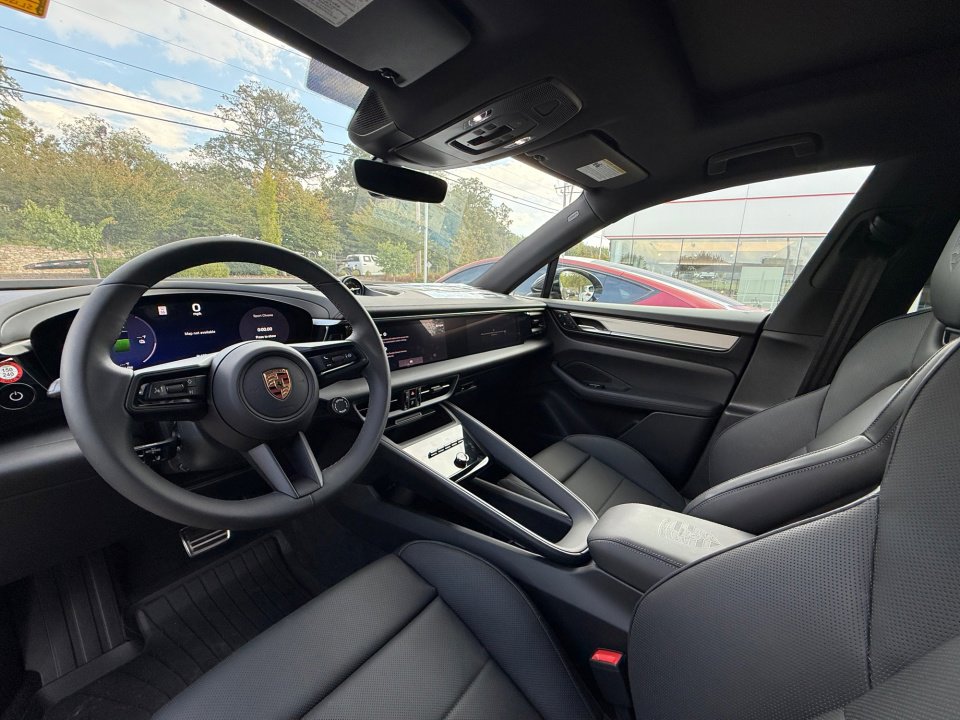 New 2025 Porsche Macan 4S Electric image 4