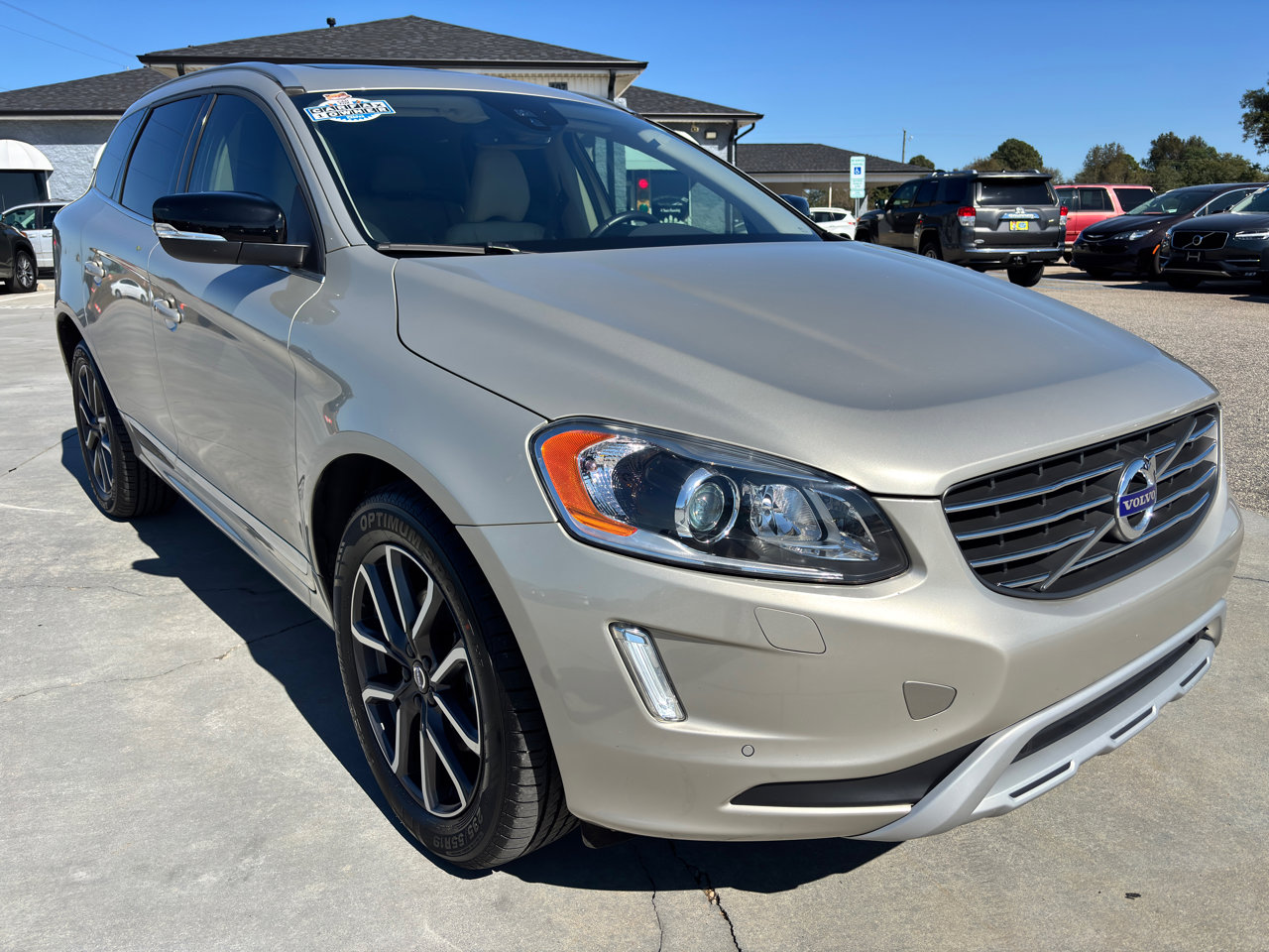 Used 2017 Volvo XC60 T6 Dynamic w/ Preferred Option Package AWD/4WD image 2