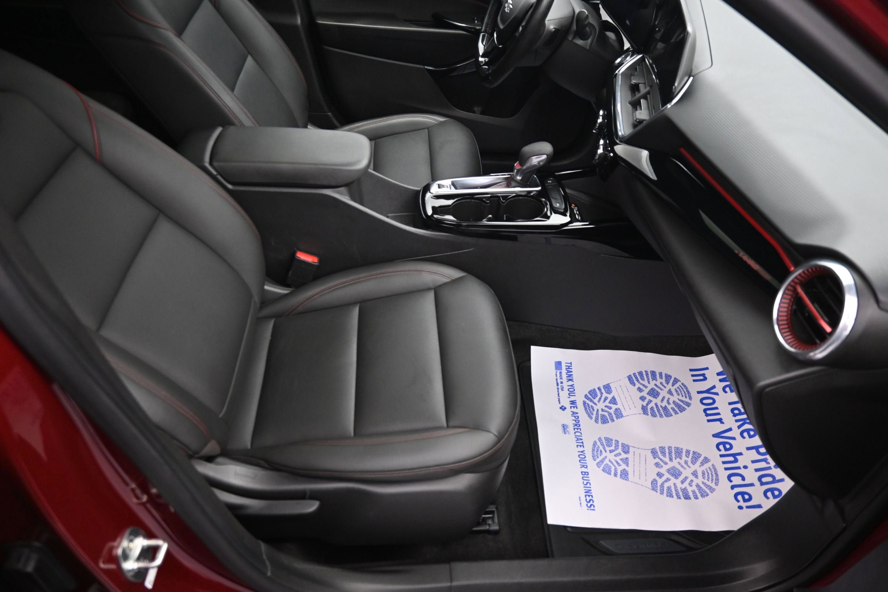Used 2024 Chevrolet Trax RS w/ Sunroof Package FWD image 29