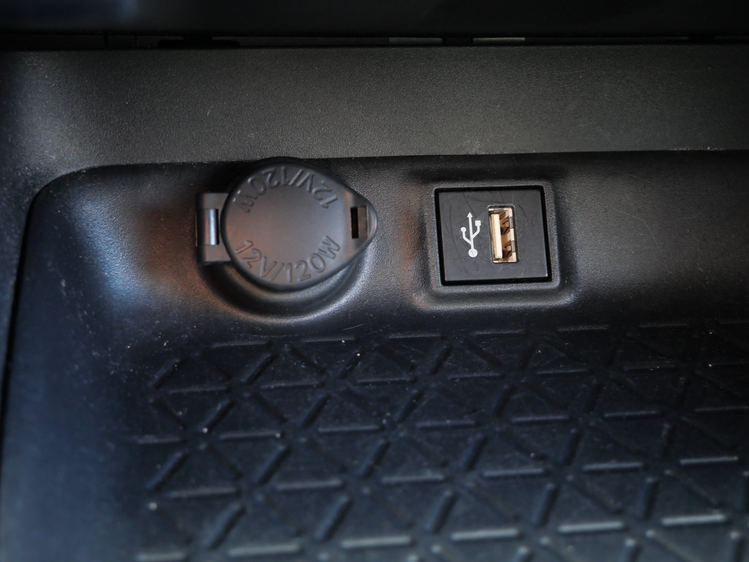 Certified 2025 Toyota RAV4 LE AWD/4WD image 27