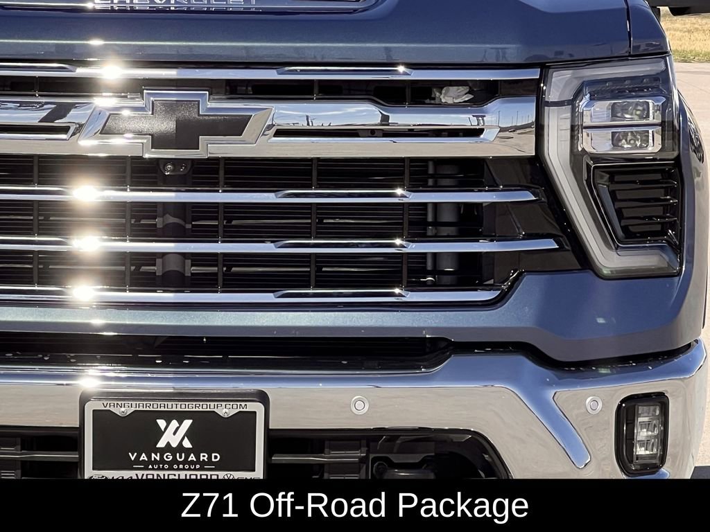 Used 2025 Chevrolet Silverado 2500 LTZ w/ LTZ Convenience Package image 11