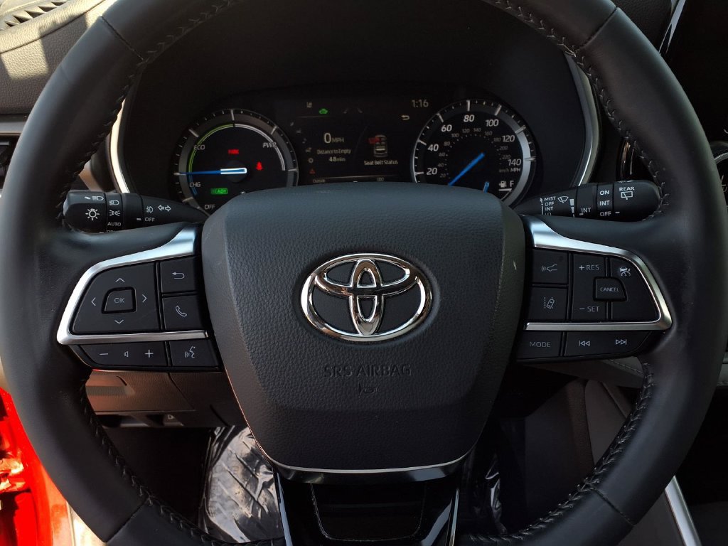 Certified 2021 Toyota Highlander XLE AWD/4WD image 15