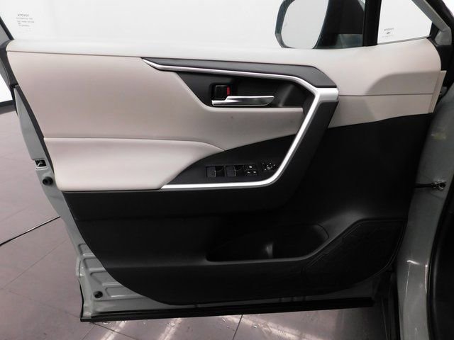 Used 2021 Toyota RAV4 XLE Premium image 18