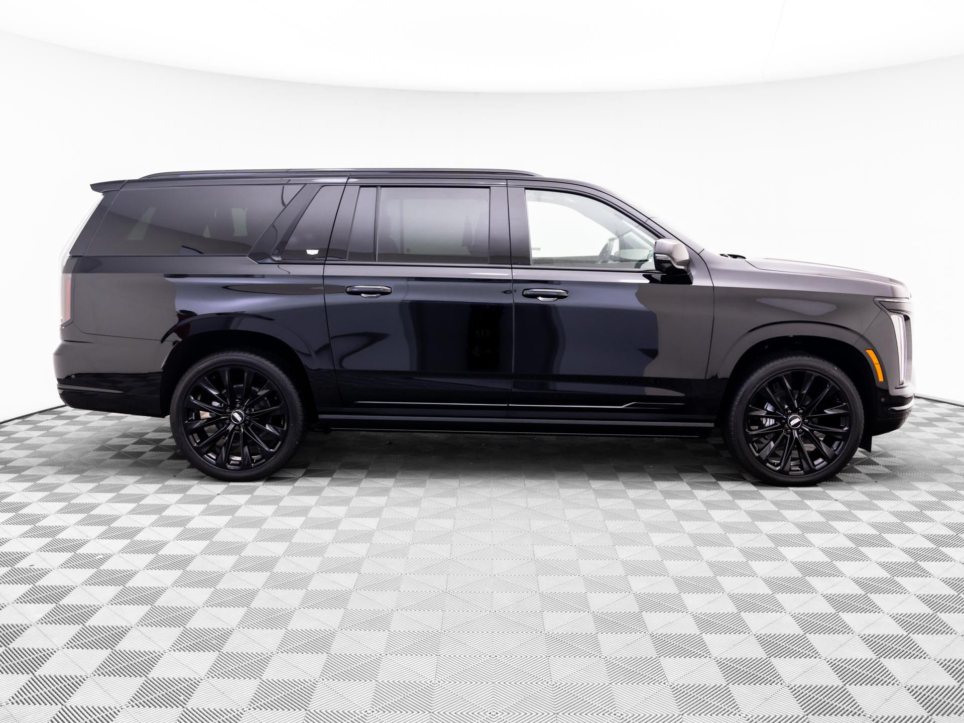New 2026 Cadillac Escalade ESV Platinum Sport w/ LPO, ONYX Package AWD/4WD image 6
