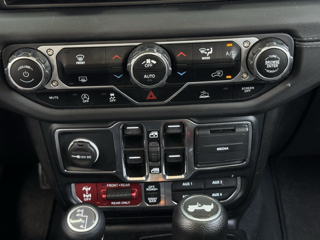 Used 2024 Jeep Wrangler Unlimited Rubicon AWD/4WD image 17