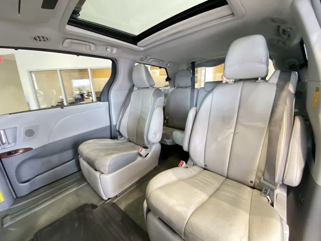 Used 2014 Toyota Sienna Limited image 25