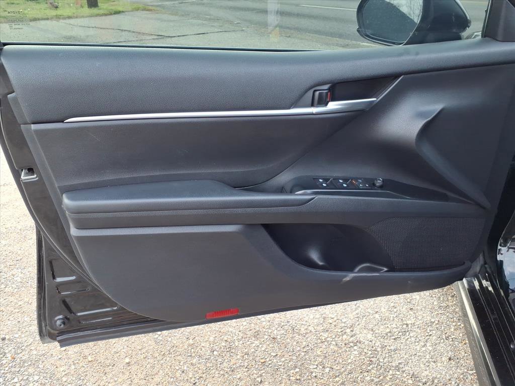 Used 2020 Toyota Camry SE image 19