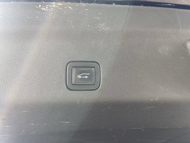 Used 2022 Chevrolet Suburban LT AWD/4WD image 24