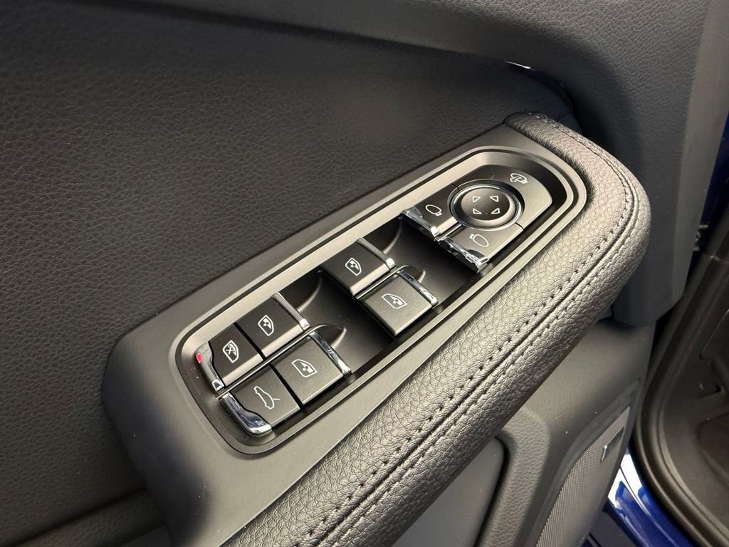 New 2026 Porsche Macan AWD/4WD image 18