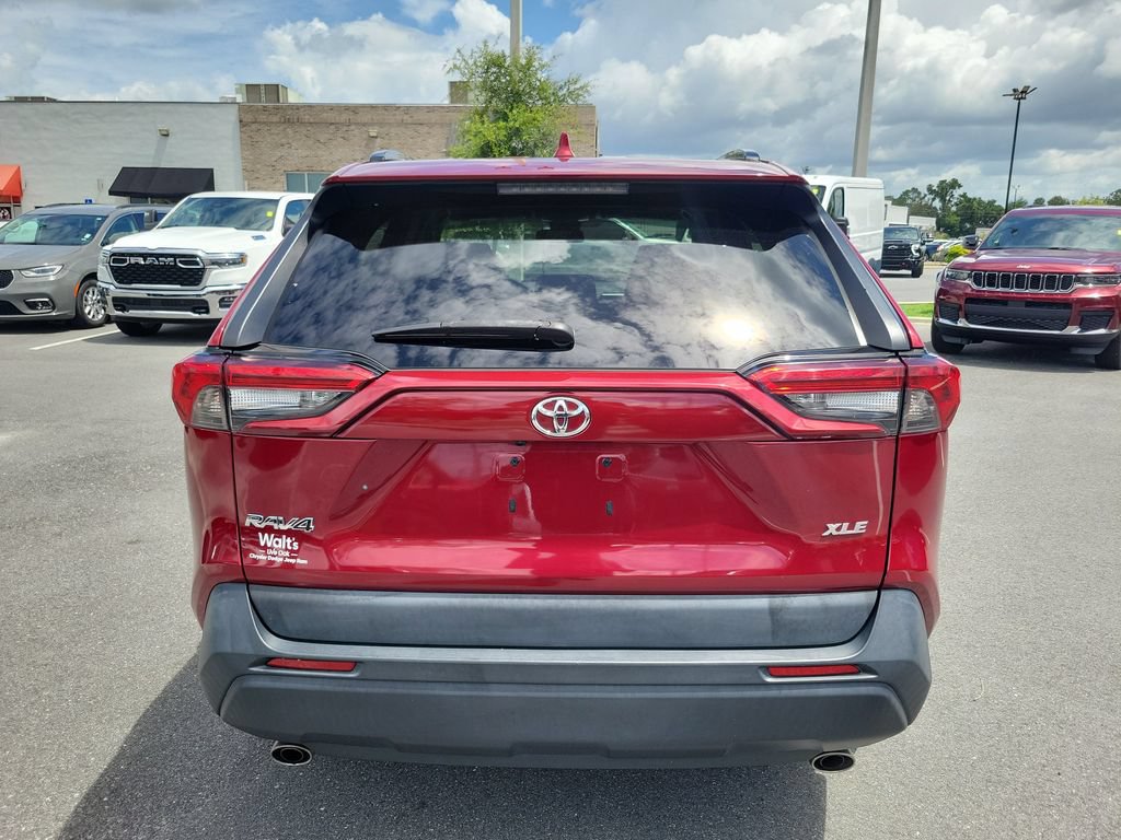 Used 2021 Toyota RAV4 XLE w/ Convenience Package FWD image 10