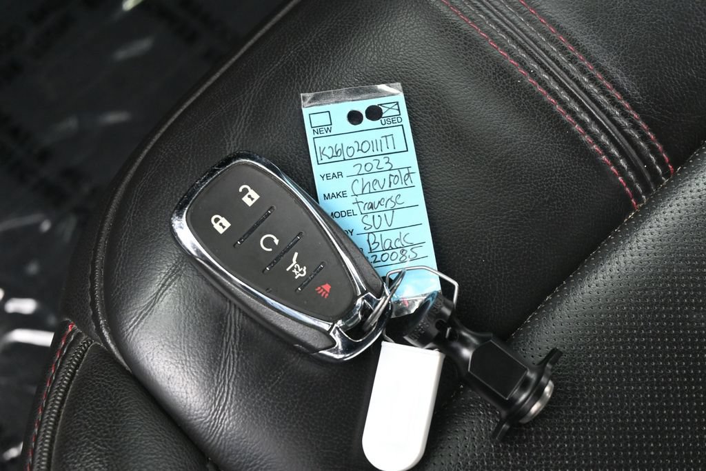 Used 2023 Chevrolet Traverse RS FWD image 20