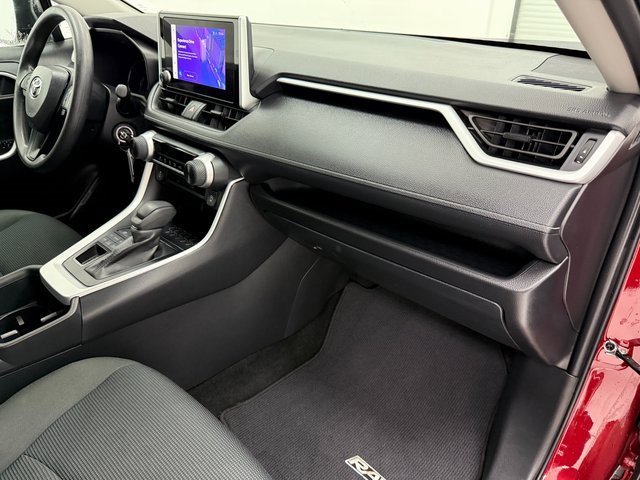 Used 2025 Toyota RAV4 LE image 9
