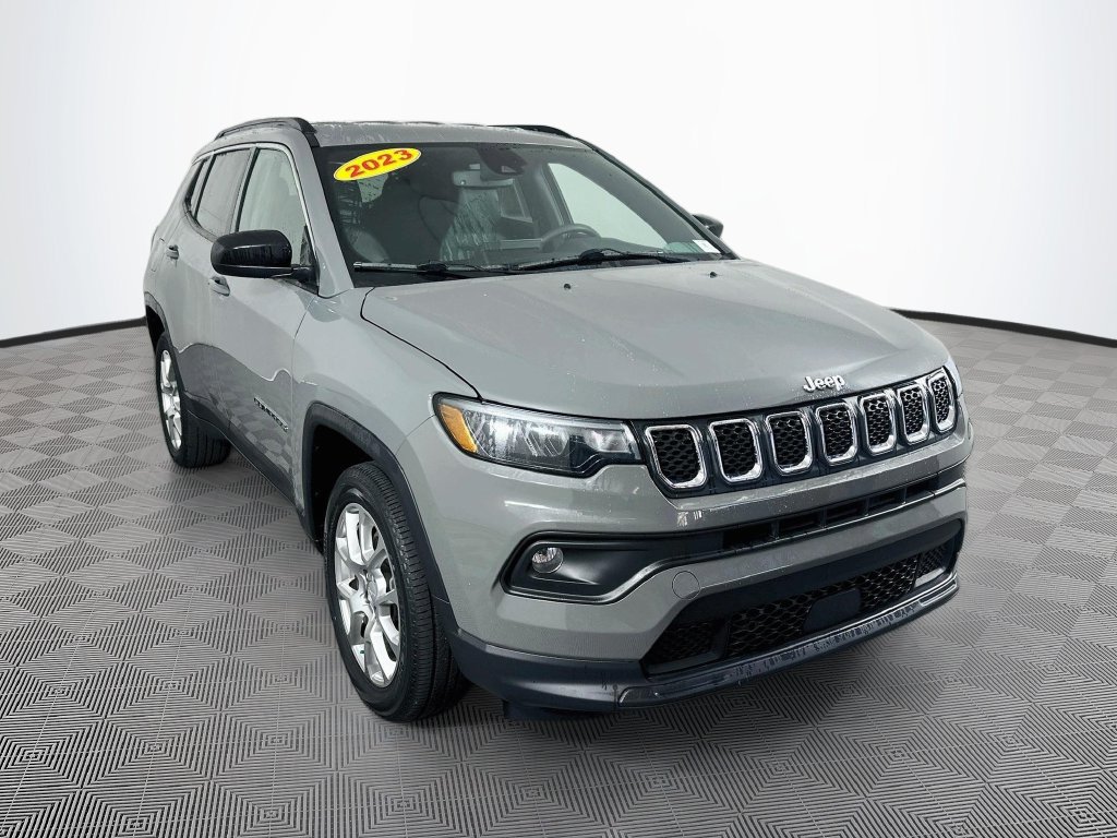 Used 2023 Jeep Compass Latitude AWD/4WD image 2