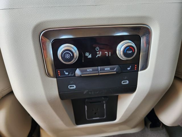 Used 2021 GMC Yukon Denali w/ Denali Premium Package image 17