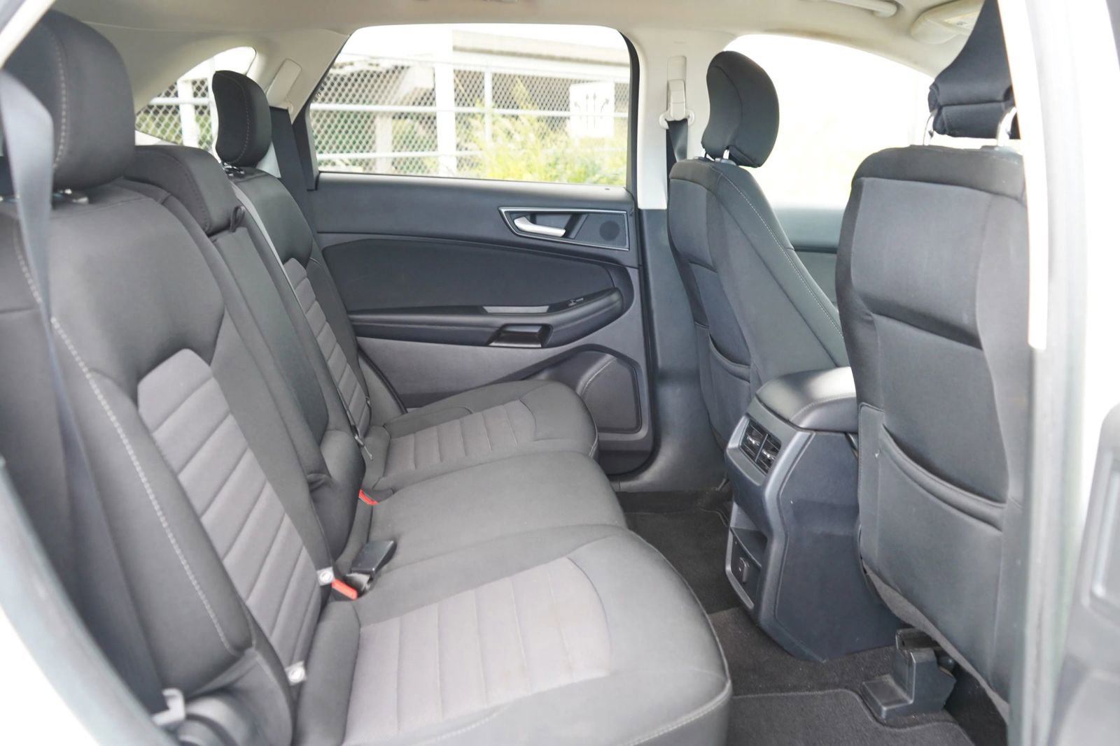 Used 2019 Ford Edge SE image 21