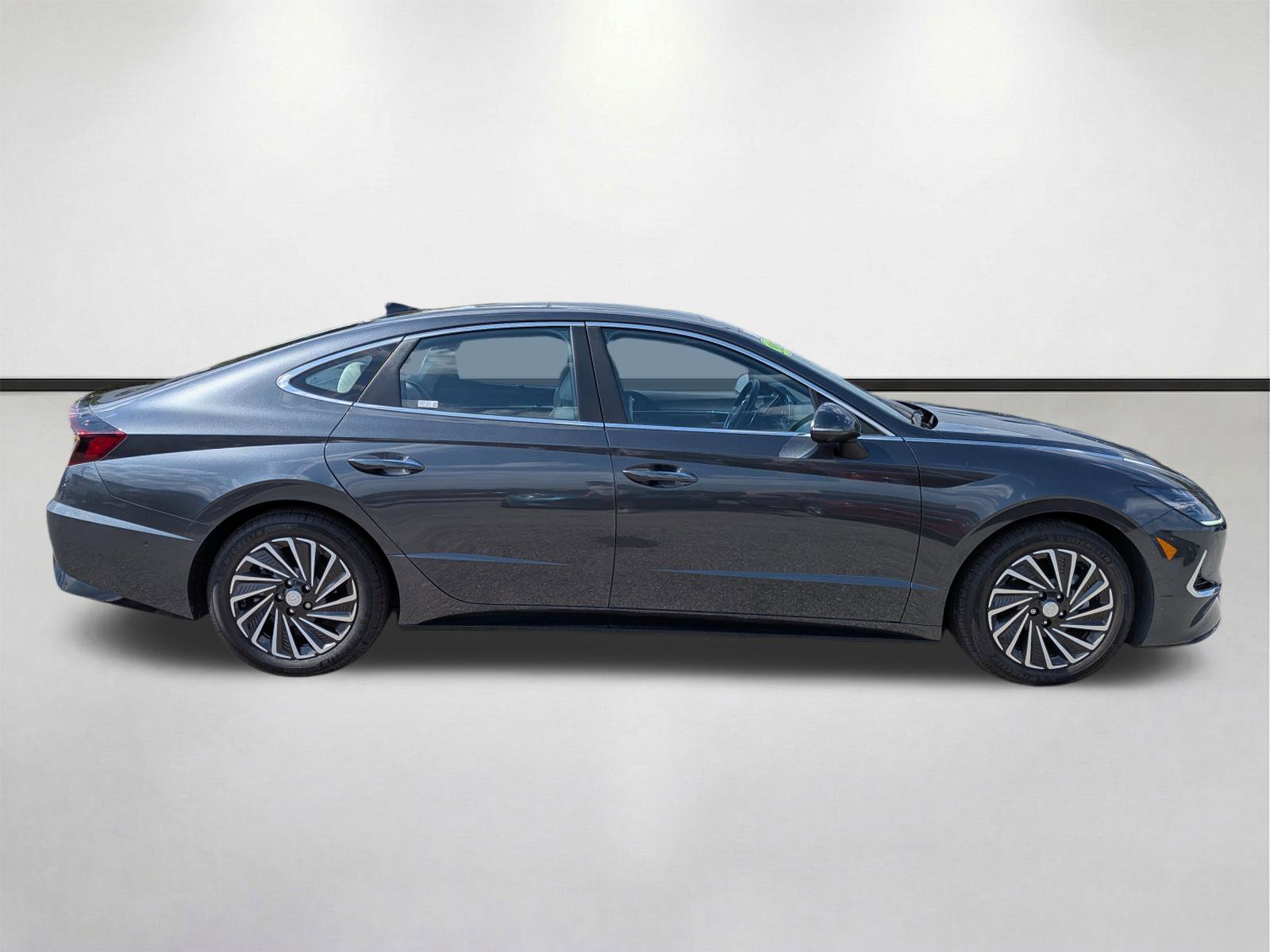 Used 2023 Hyundai Sonata Limited w/ Cargo Package FWD image 3