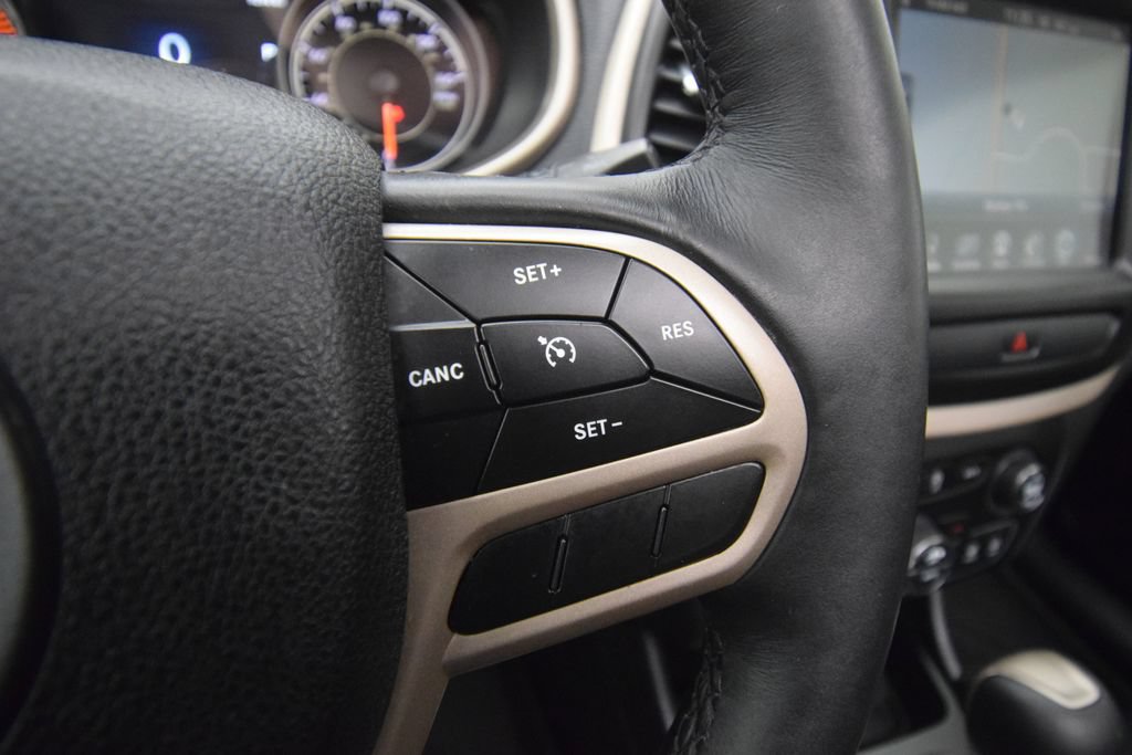 Used 2017 Jeep Cherokee Limited AWD/4WD image 35
