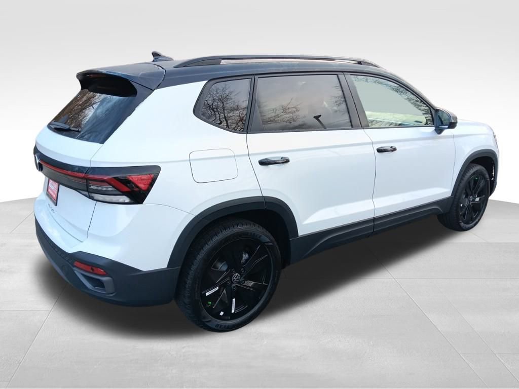 Used 2025 Volkswagen Taos SE image 6