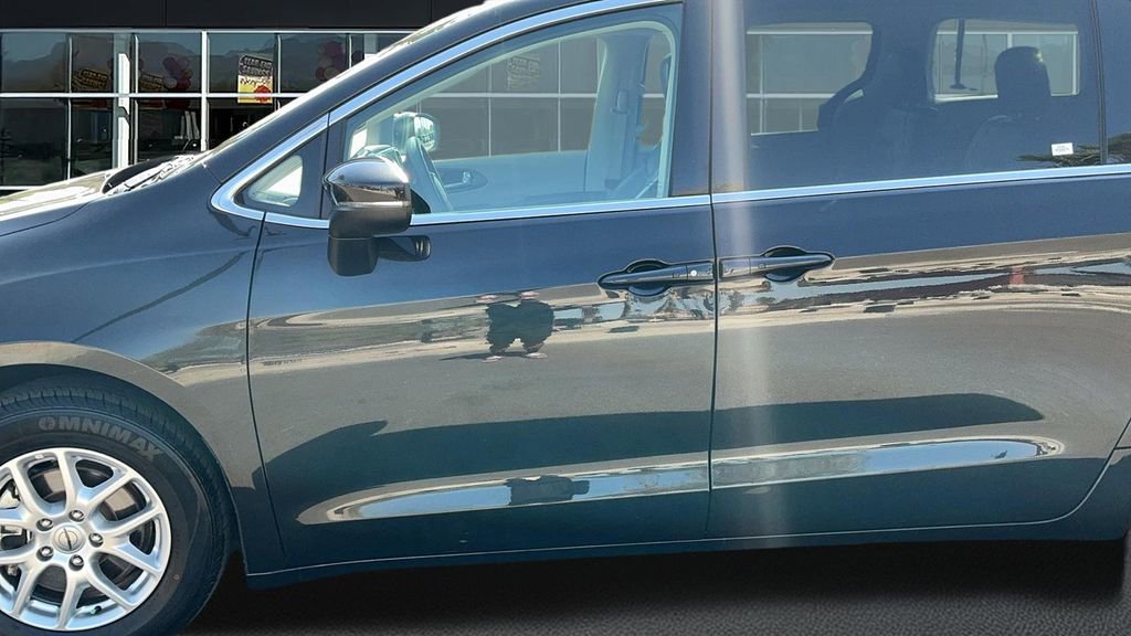 Used 2023 Nissan Frontier SV w/ Tow Package image 24