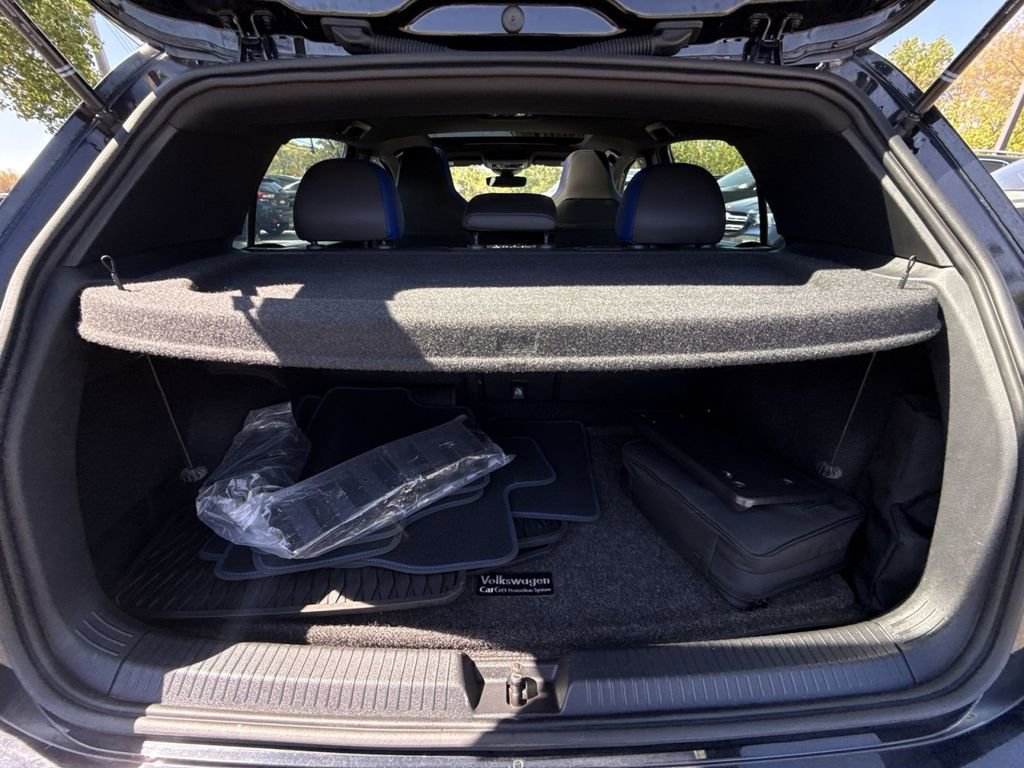 Used 2022 Volkswagen Golf R image 26