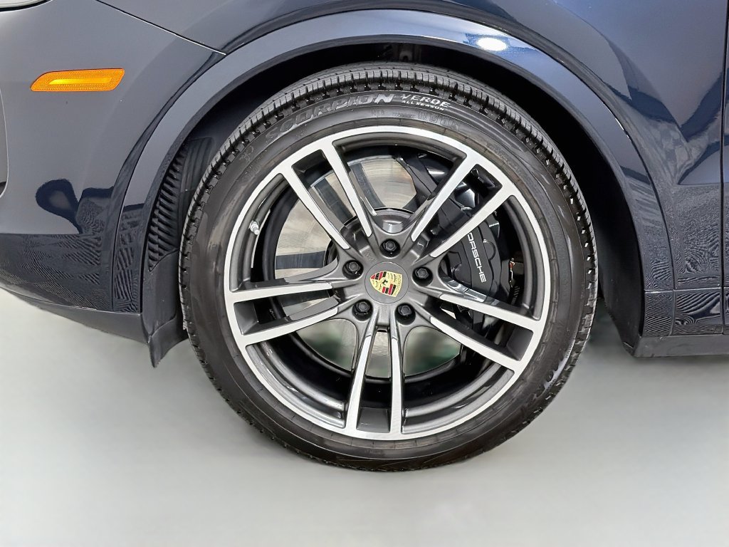 Used 2023 Porsche Cayenne Turbo AWD/4WD image 33