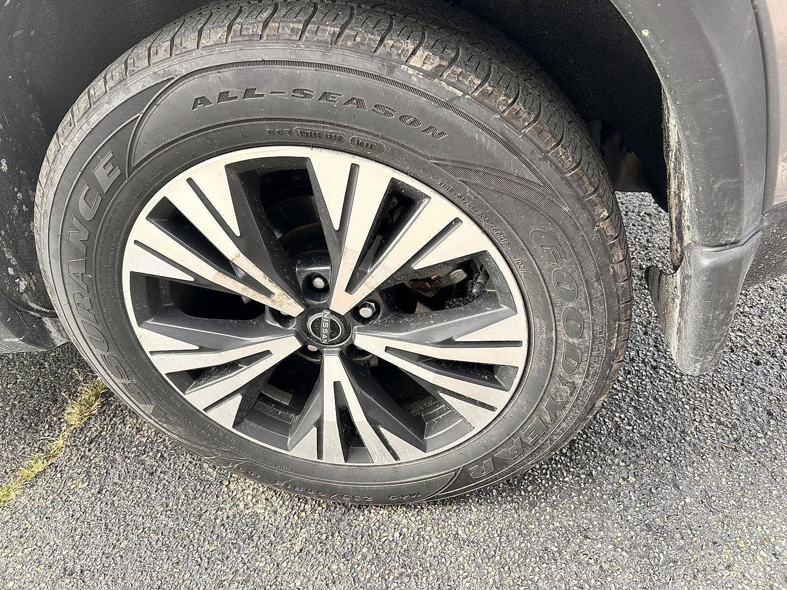 Used 2023 Nissan Rogue SV image 10