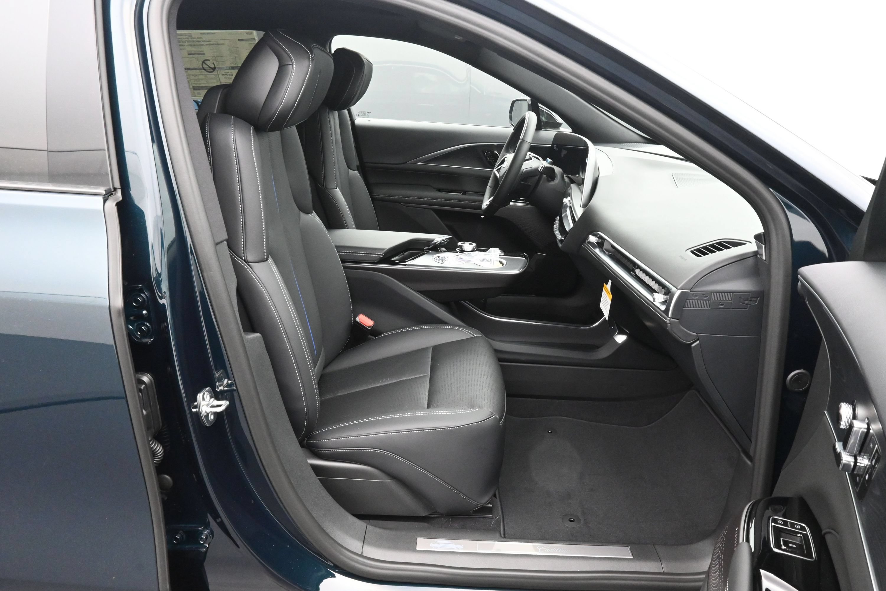 New 2026 Cadillac Lyriq Luxury w/ LPO, Floor Liner Package AWD/4WD image 13