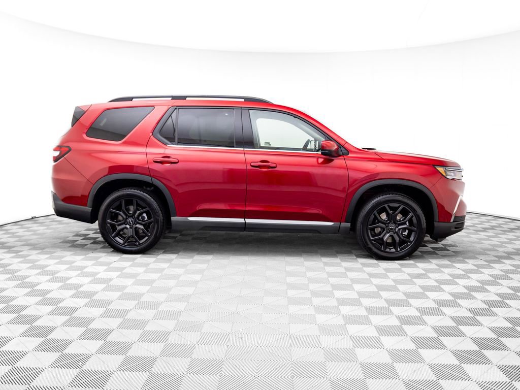 Certified 2025 Honda Pilot Touring image 8