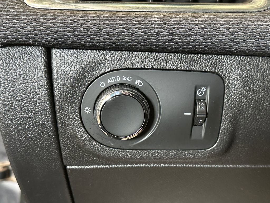 Used 2017 Chevrolet Cruze LT image 18