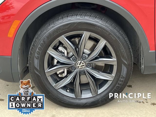 Used 2022 Volkswagen Tiguan SE w/ Panoramic Sunroof Package image 6