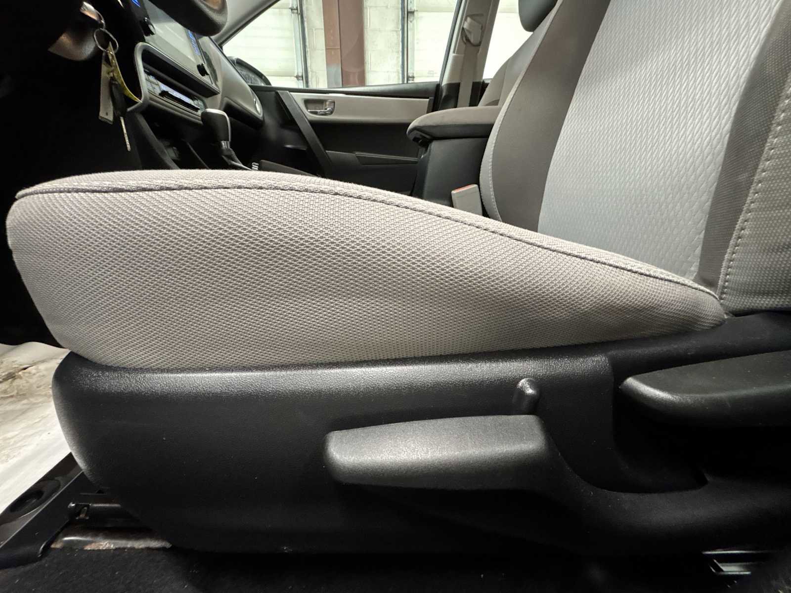 Used 2018 Toyota Corolla LE image 14