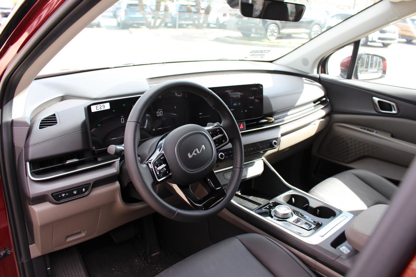 Used 2026 Kia Carnival EX image 18