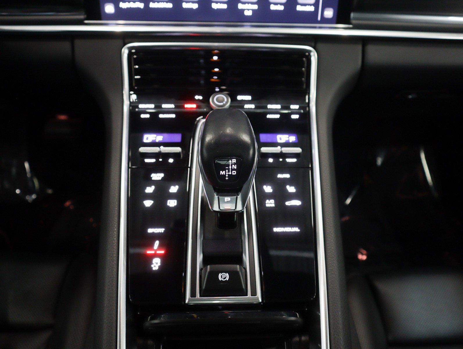 Certified 2023 Porsche Panamera Platinum Edition image 18