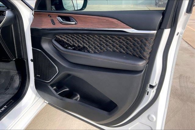 Used 2023 Jeep Grand Cherokee L Summit w/ Advanced Protech Group IV image 29